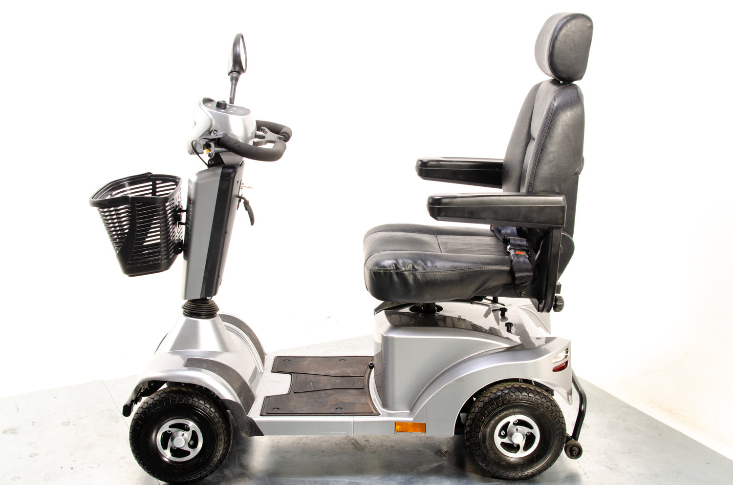 Sterling S425 Used Mobility Scooter All-Terrain 8mph Midsize Pneumatic Pavement 13979