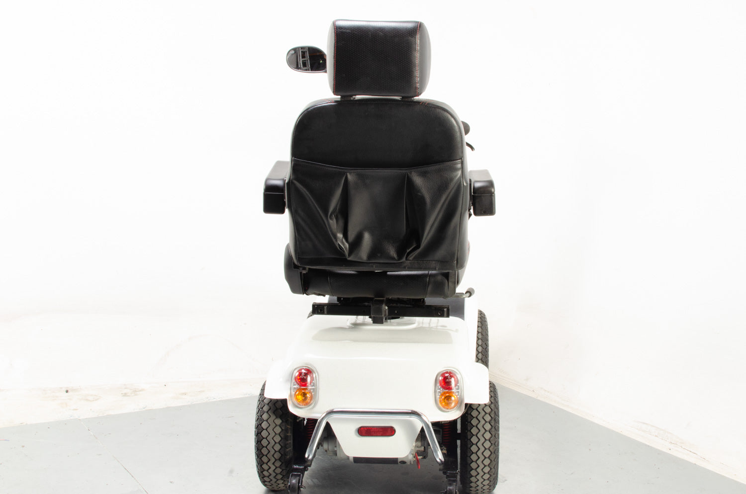 2015 Rascal Pioneer 8mph Large All Terrain Mobility Scooter in White