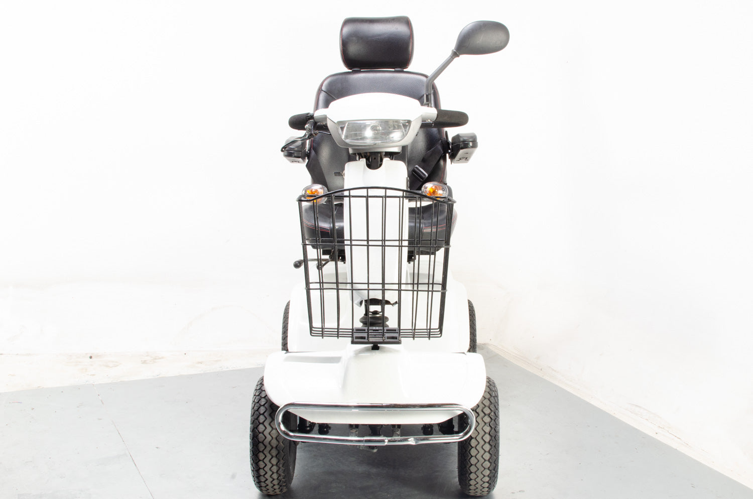 2015 Rascal Pioneer 8mph Large All Terrain Mobility Scooter in White