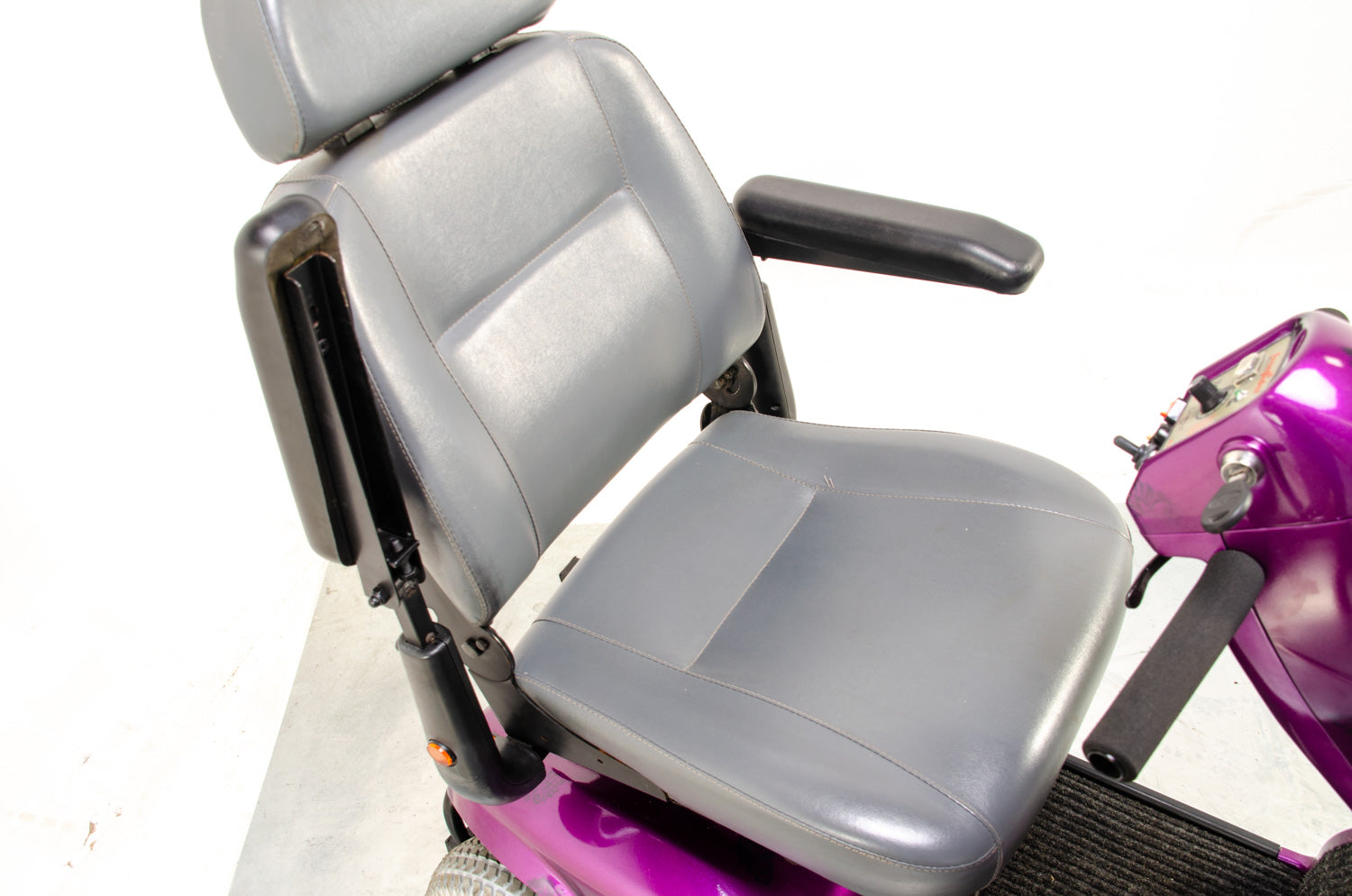 Freerider Mayfair 4 All-Terrain Used Mobility Scooter 4mph Pavement Cutom Pavement