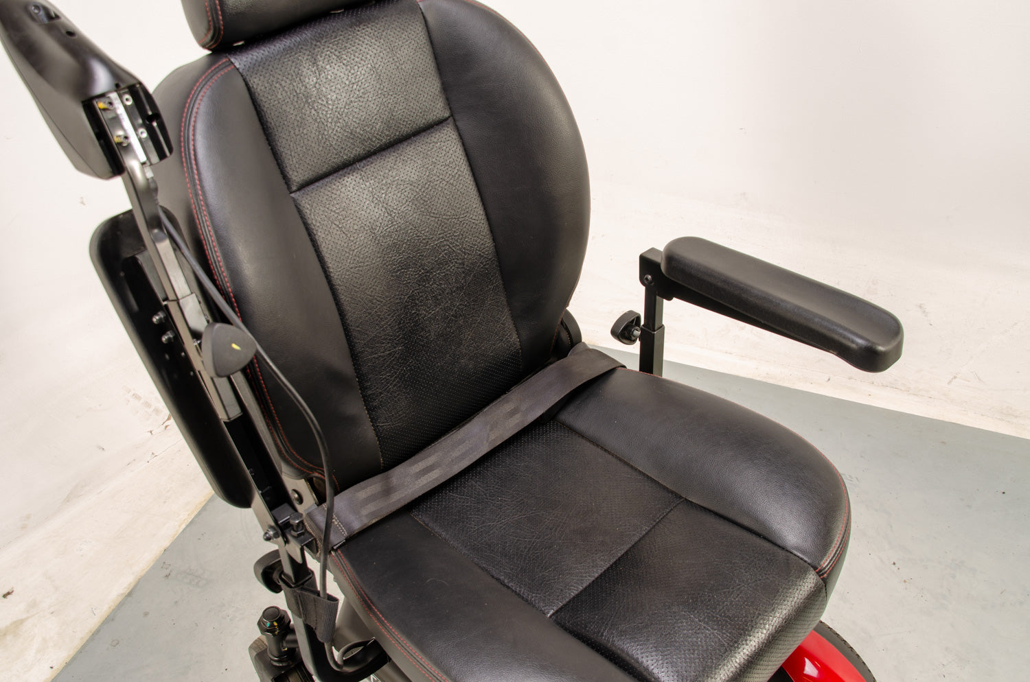 2018 Drive Titan Used Powerchair Electric Wheelchair FWD Captains Chair Red