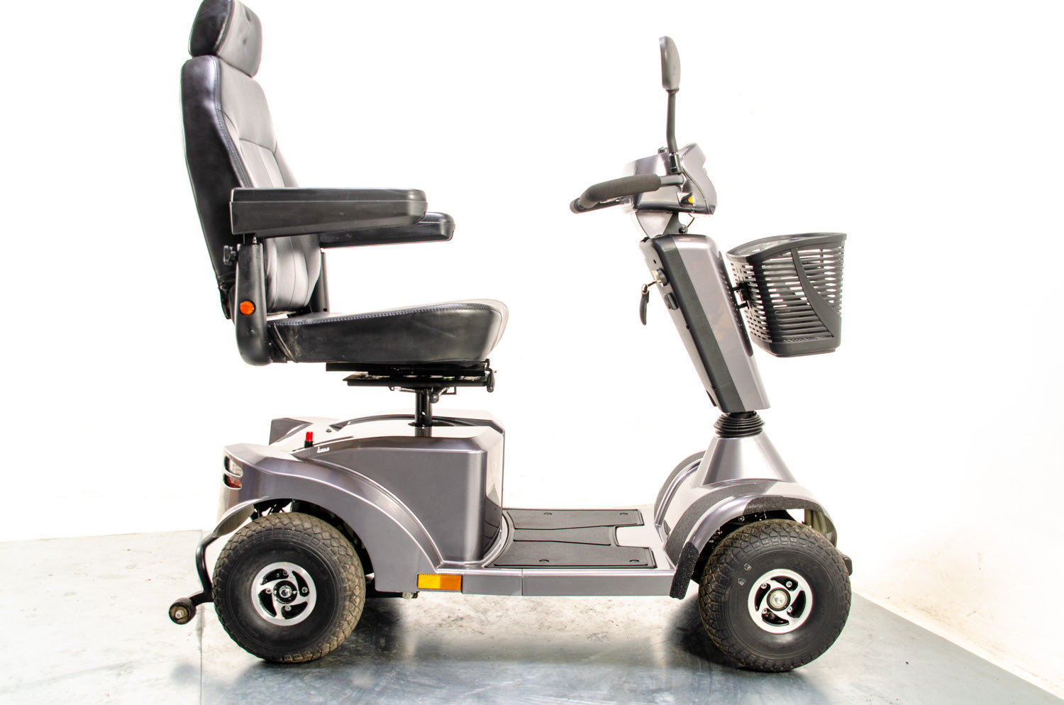 2020 Sunrise Medical Sterling S425 Electric Mobility Scooter Graphite 8mph Midsize Secondary image