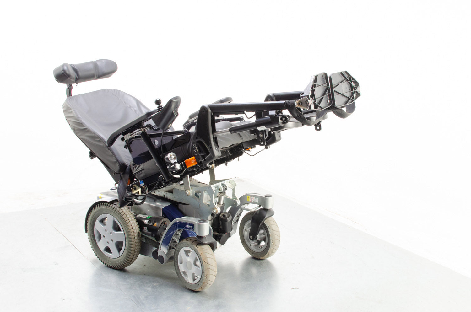 Invacare Storm 4 Electric Wheelchair Powerchair Power Riser Tilt Recline Elevating Leg Rests Used Second Hand Secondary image