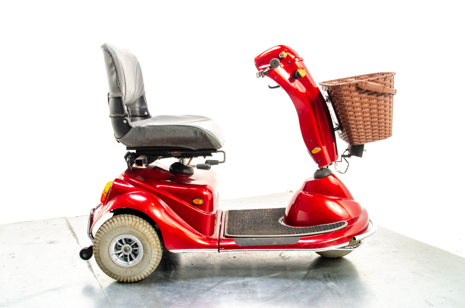 DMA 3 Wheel Used mobility Scooter Trike Pavement Pneumatic Tyres Red