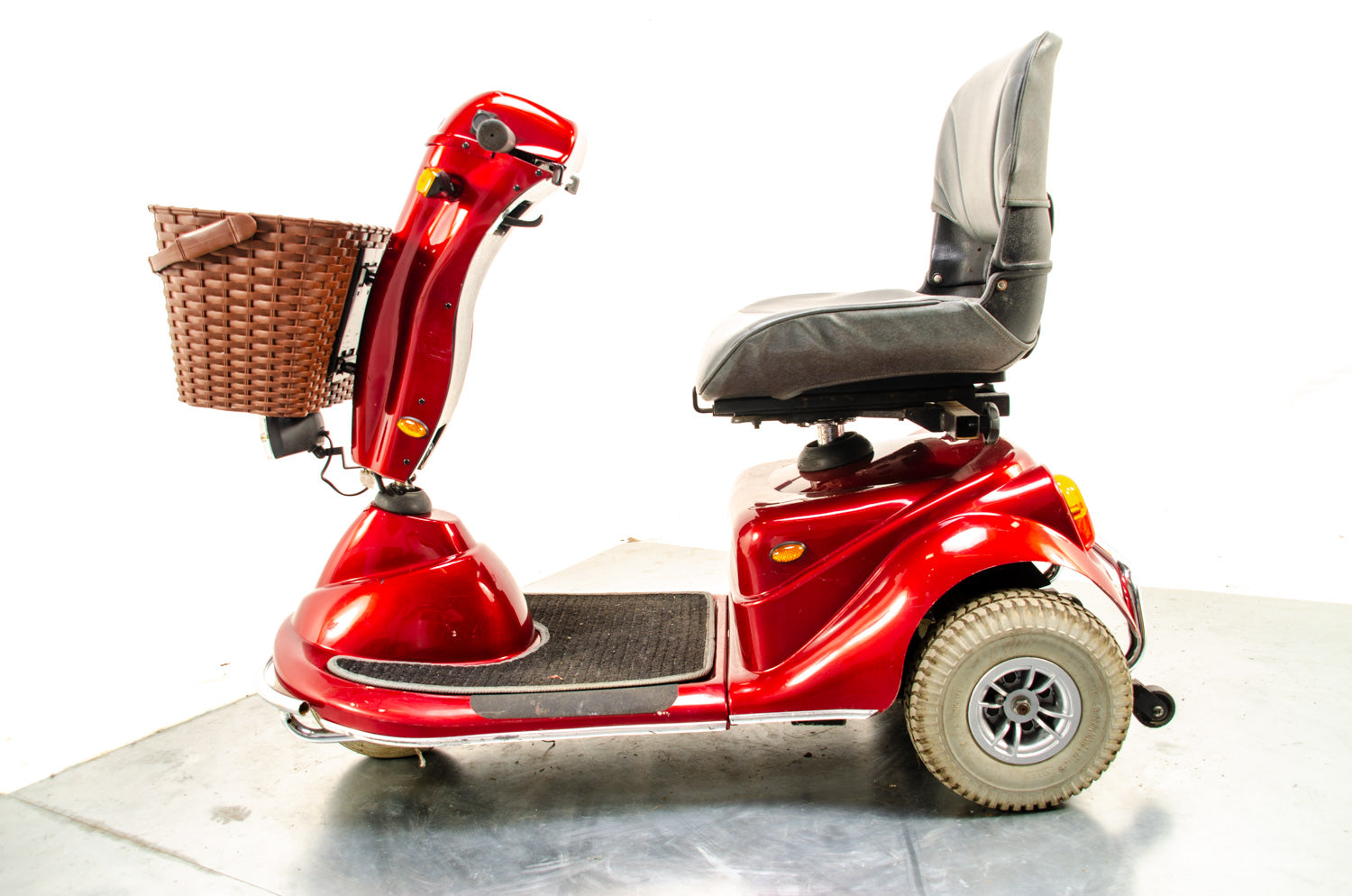 DMA 3 Wheel Used mobility Scooter Trike Pavement Pneumatic Tyres Red