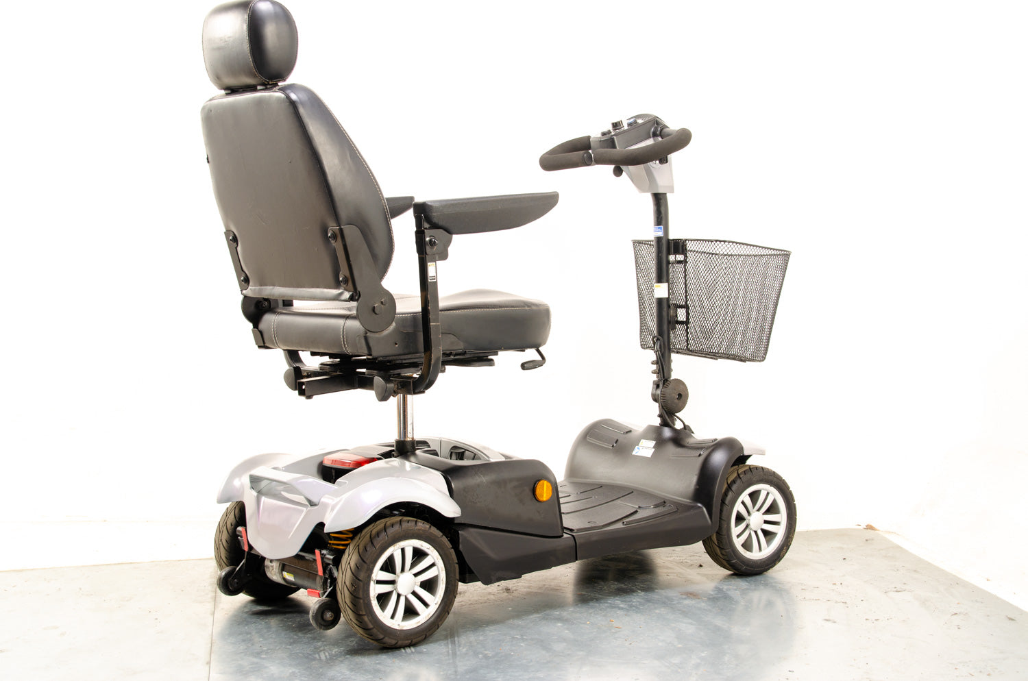 Rascal Vista DX Used Electric Mobility Scooter Transportable Heavy Duty Folding Suspension Grey Secondary image