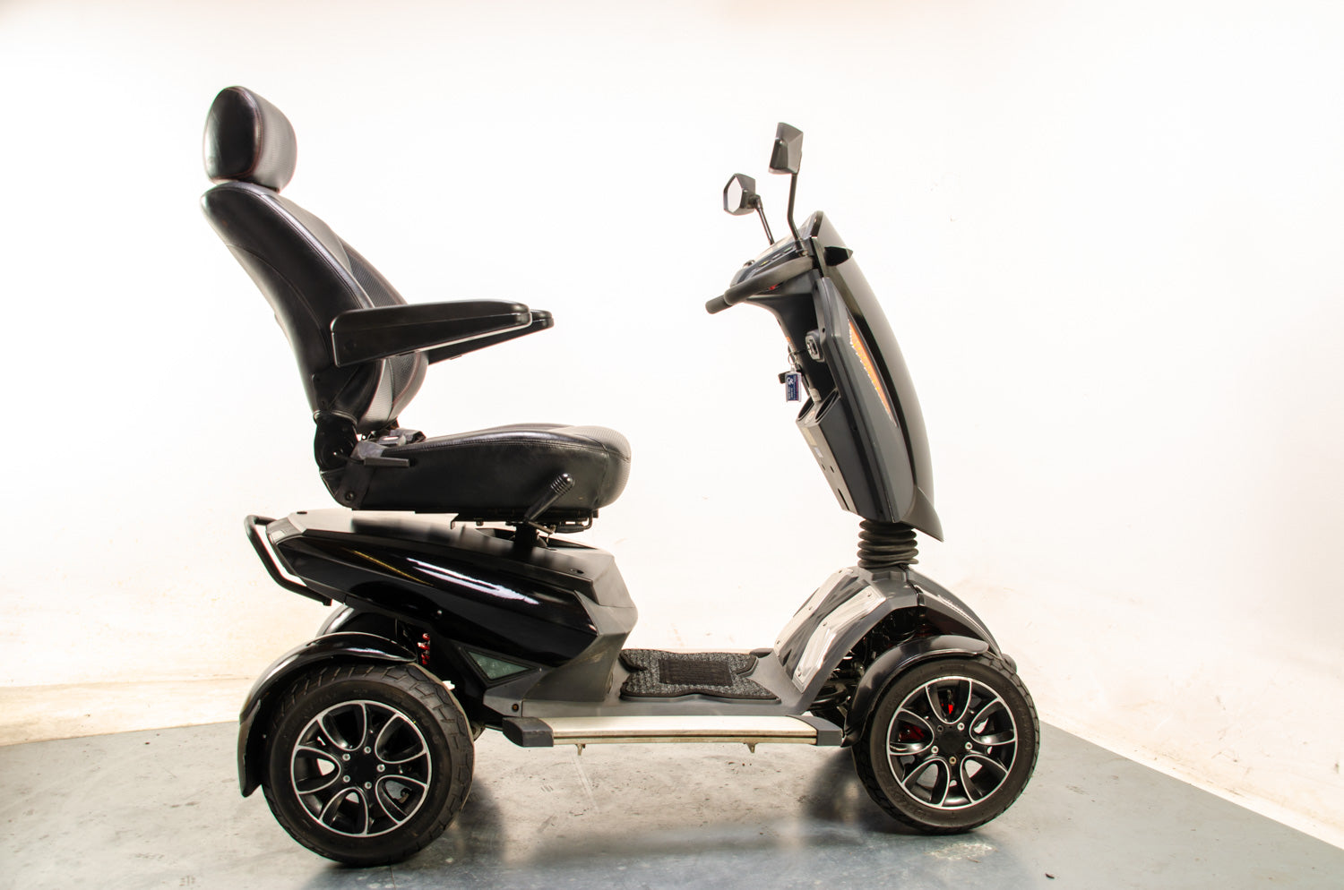 TGA Vita S Sport Used Mobility Scooter 8mph All-Terrain Large Road Legal Secondary image