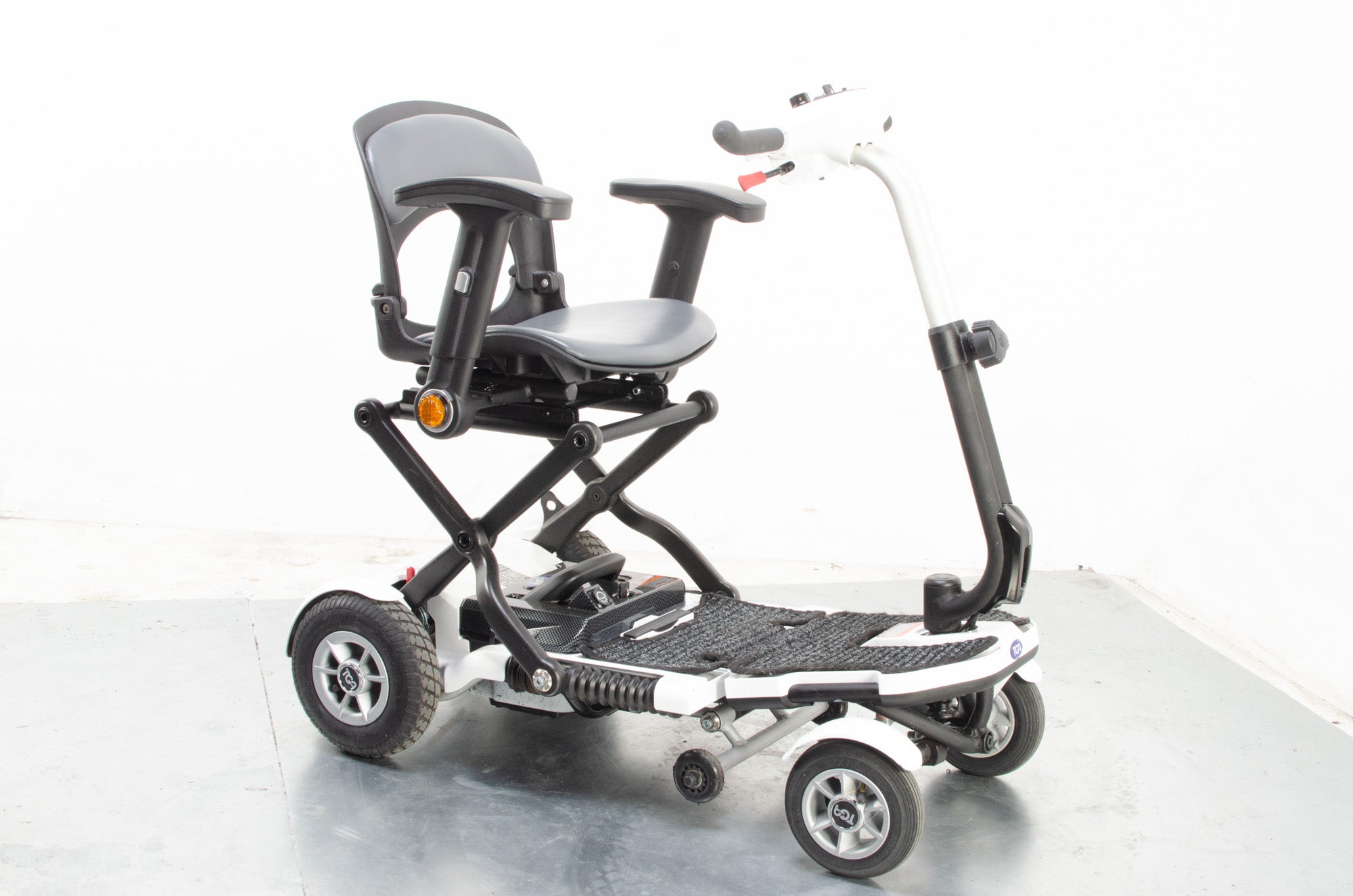 2018 TGA Minimo Plus 4 Compact Folding 4mph Electric Mobility Scooter in White Secondary image