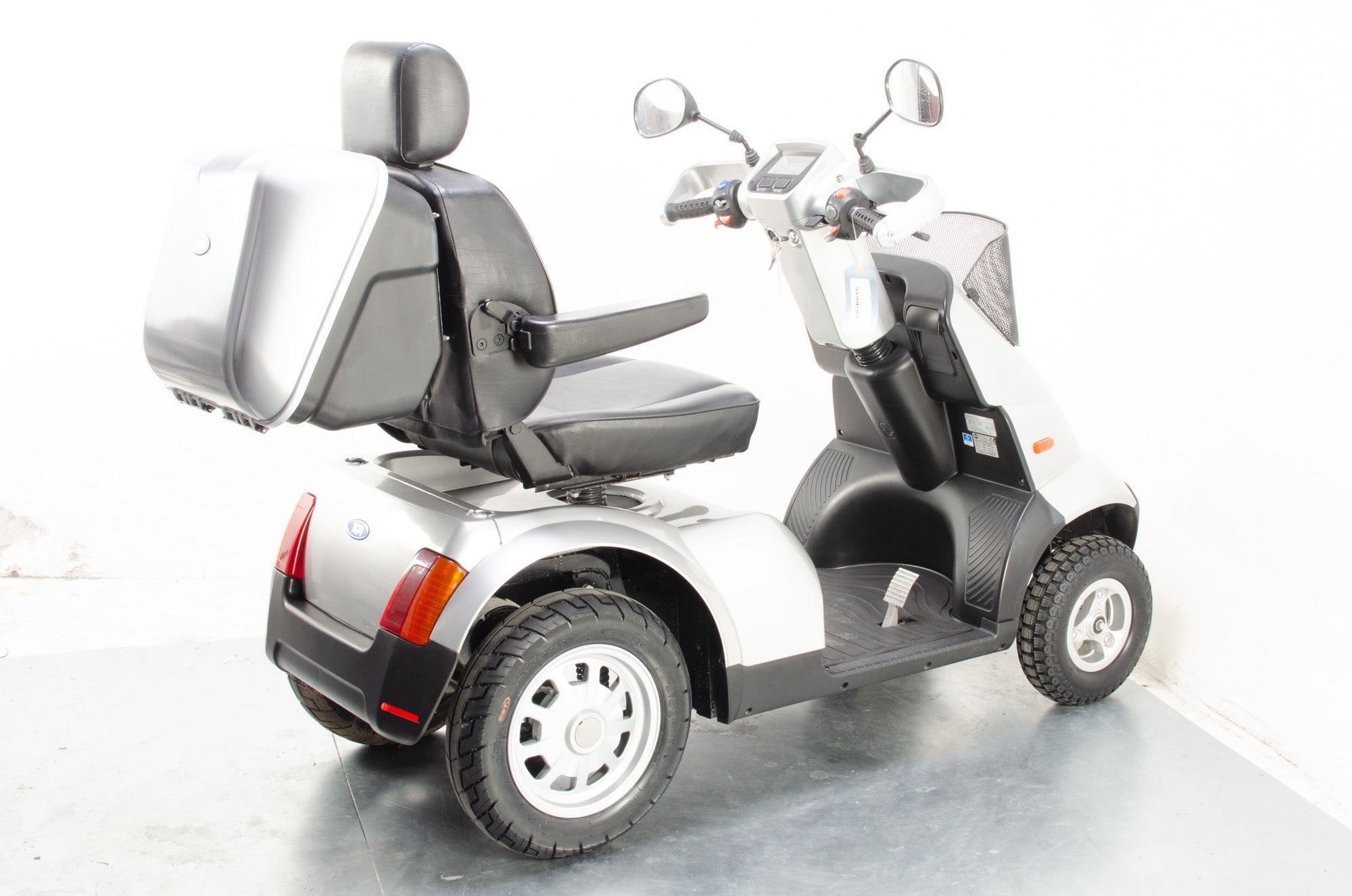 2015 TGA Breeze S4 8mph Large All Terrain Mobility Mobility Scooter