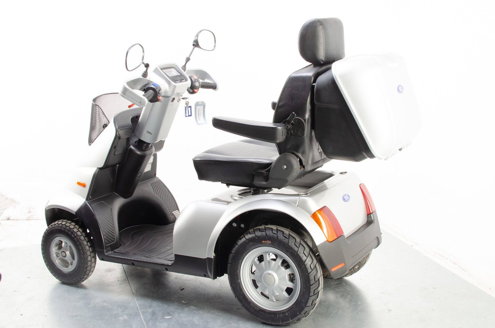 2015 TGA Breeze S4 8mph Large All Terrain Mobility Mobility Scooter
