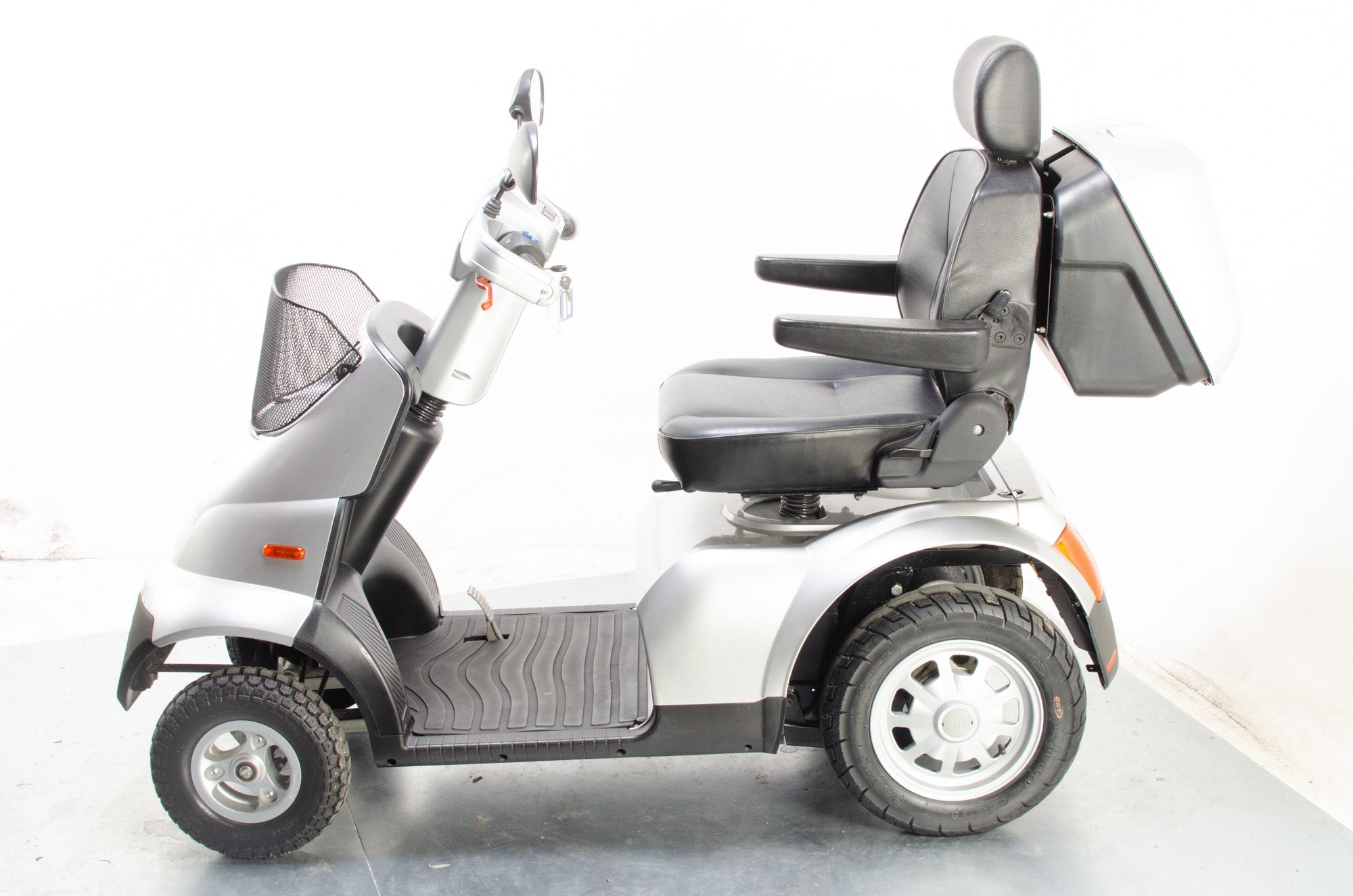 2015 TGA Breeze S4 8mph Large All Terrain Mobility Mobility Scooter