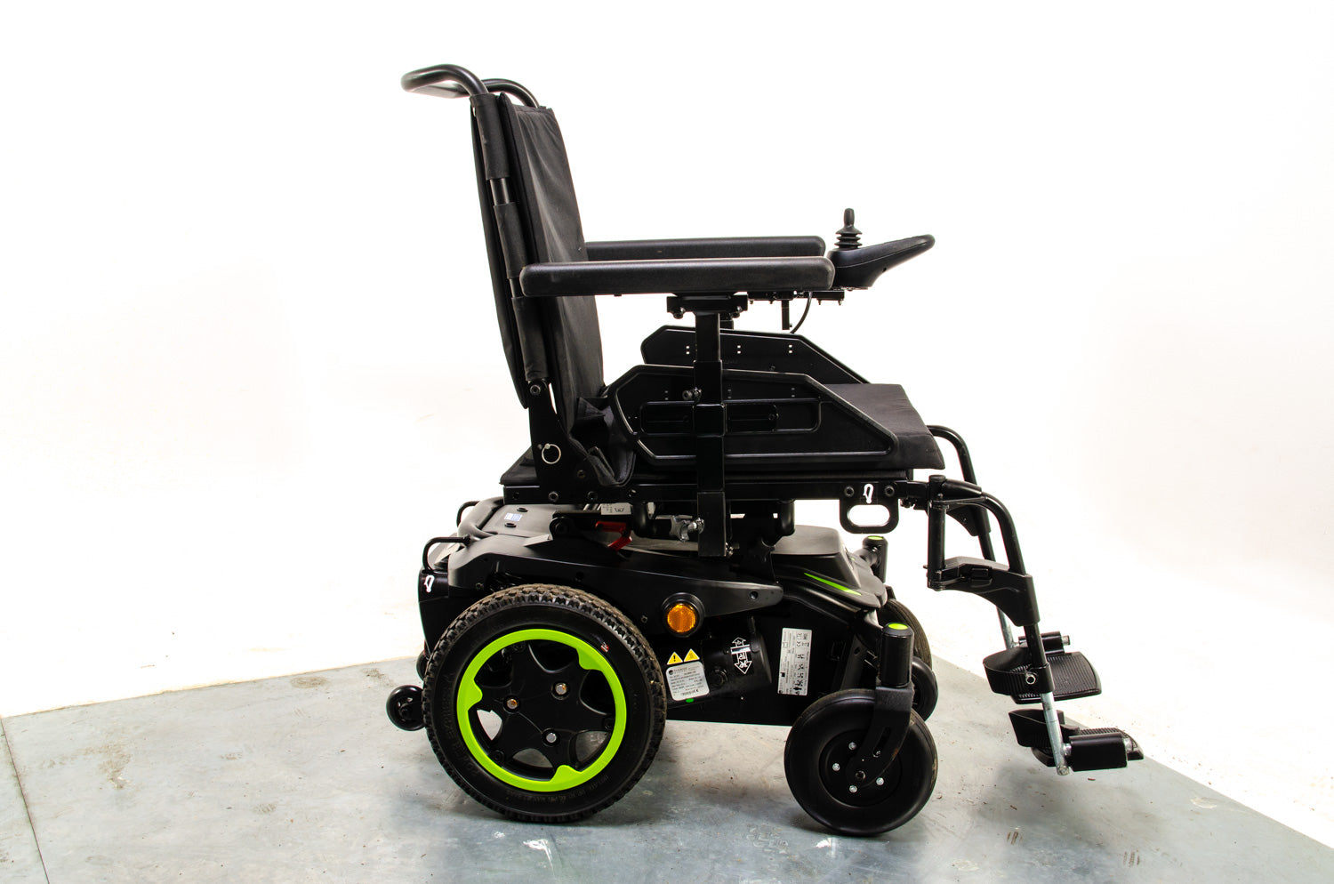 Quickie Q100 R Compact Indoor Outdoor Powerchair Wheelchair Sunrise Medical Secondary image