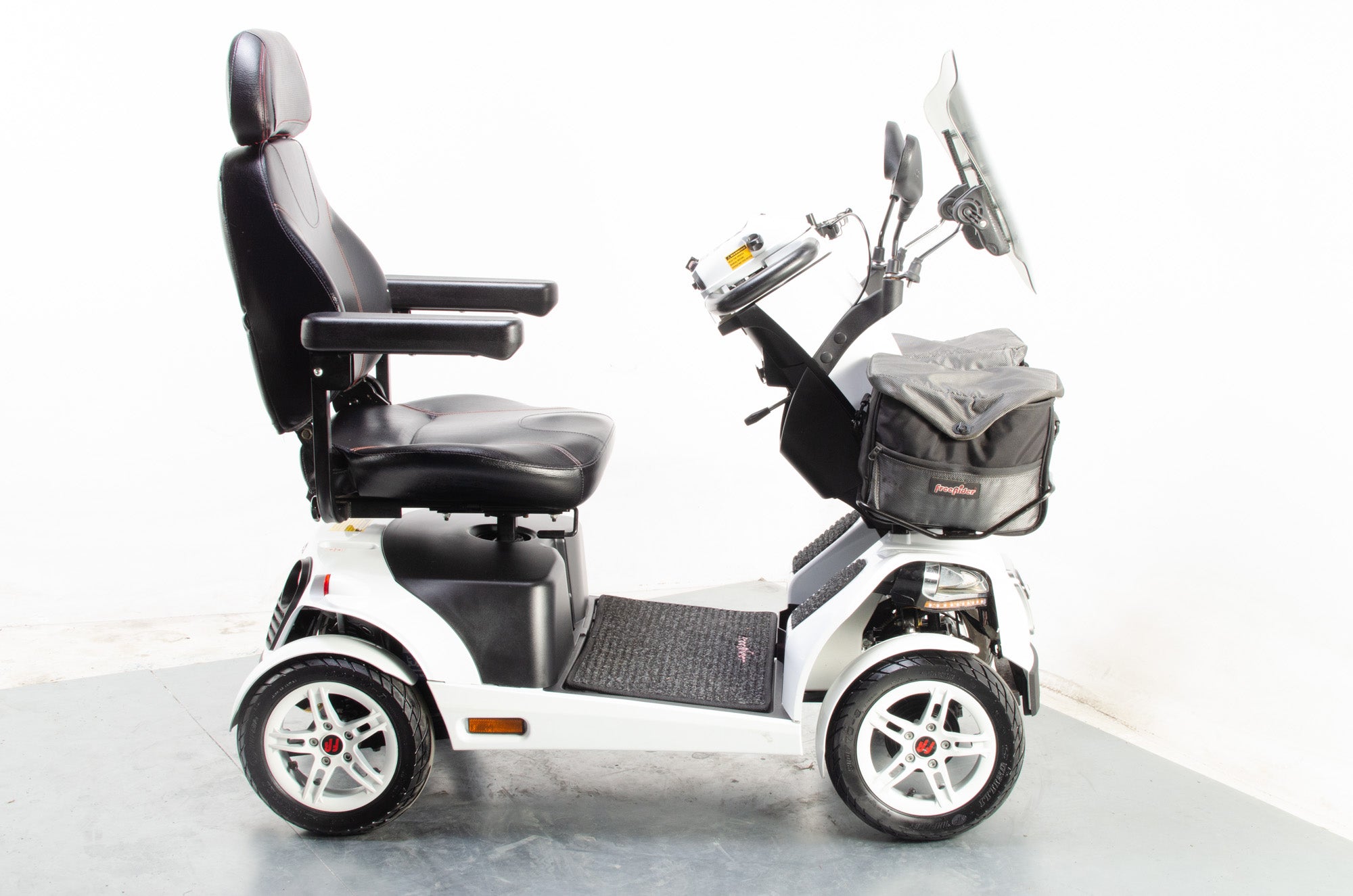 Freerider FR1 Electric Mobility Scooter Used 8mph Large Road Legal Secondary image