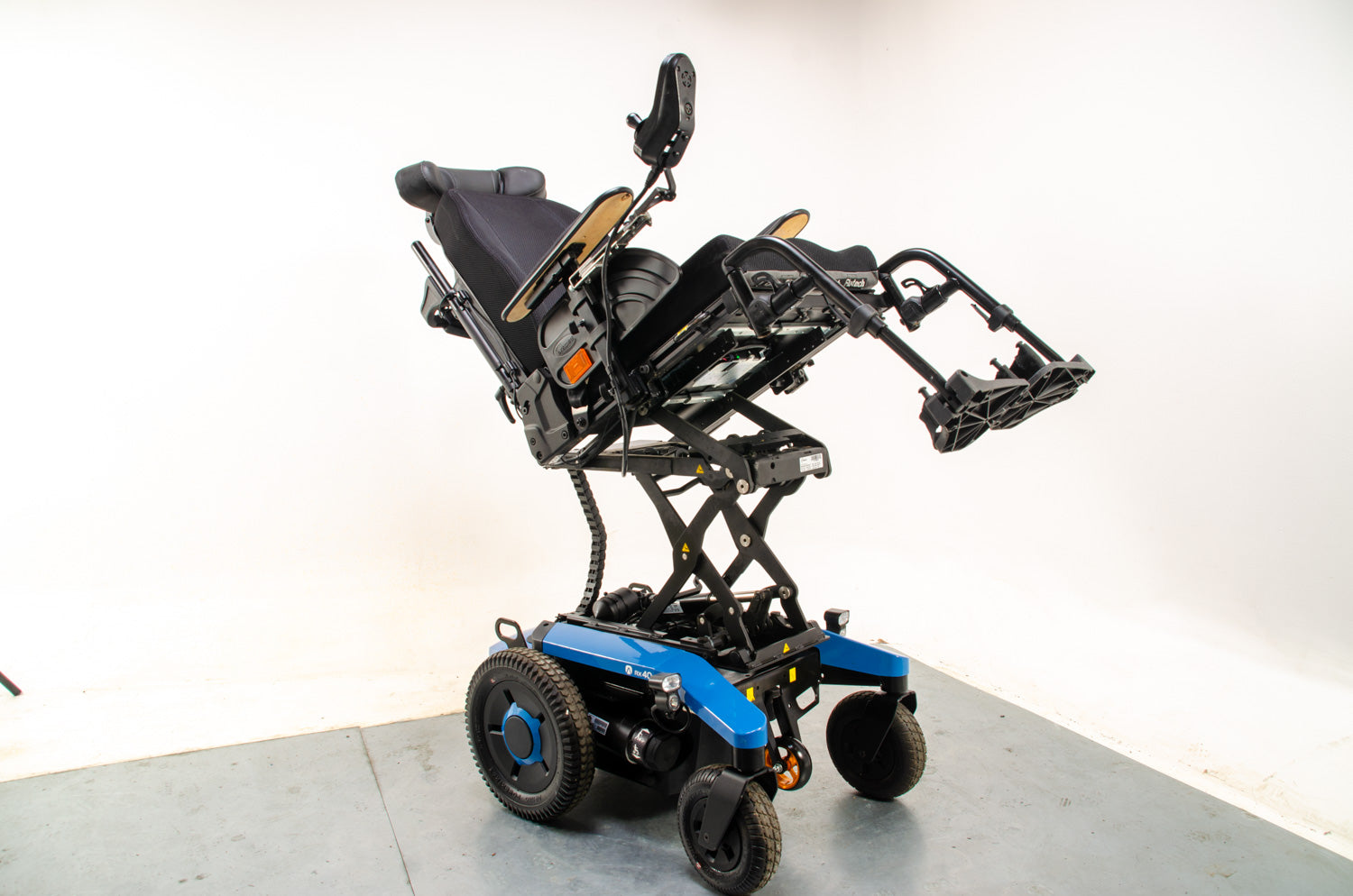 2021 Invacare Aviva RX40 Powerchair With Lift And Raiser 8mph 2021 Invacare Aviva RX40 Powerchair With Lift And Raiser 8mph