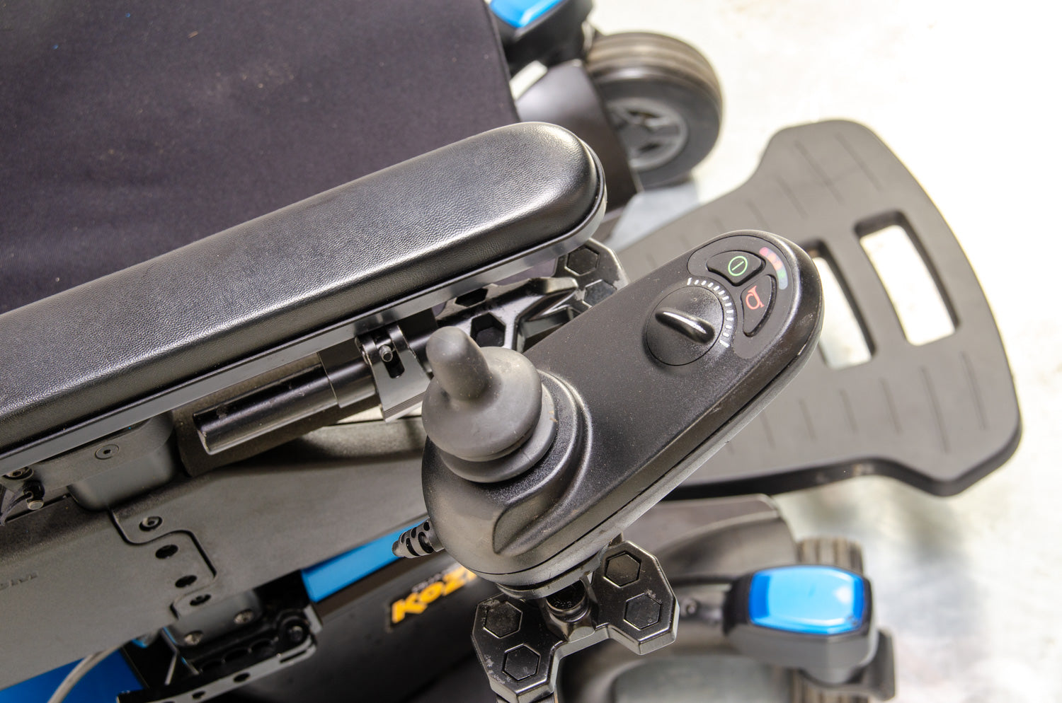 Quantum Kozmo Portable Powerchair Compact Agile Electric Wheelchair Indoor Pride Go-Chair Transportable