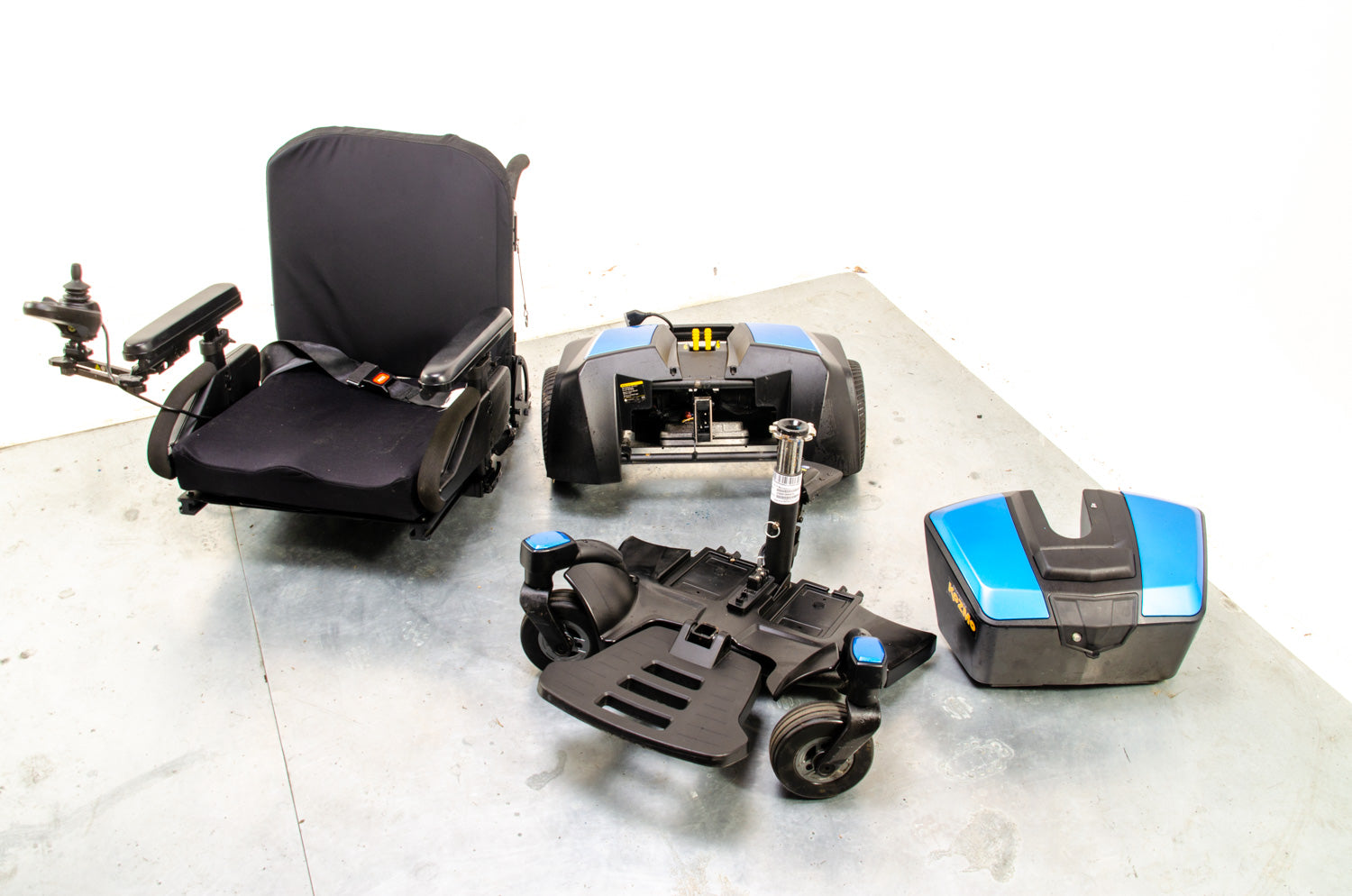 Quantum Kozmo Portable Powerchair Compact Agile Electric Wheelchair Indoor Pride Go-Chair Transportable Secondary image