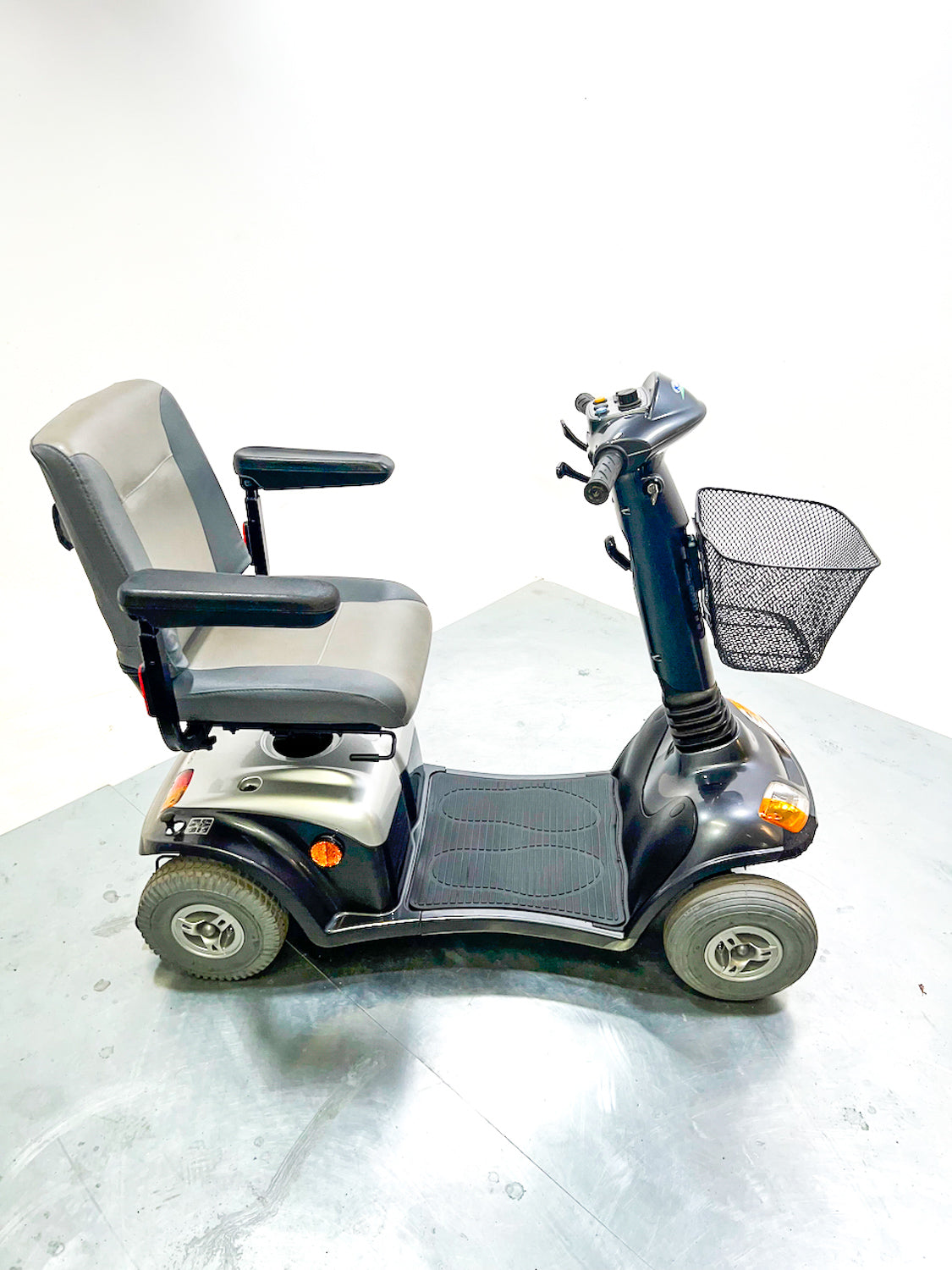 2012 Kymco Super4 - Grey - 4mph -  35ah/50ah Secondary image