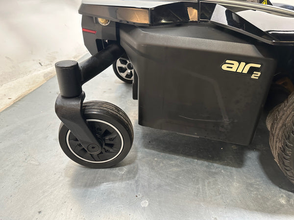 STUNNING 2022 PRIDE JAZZY AIR 2 POWERCHAIR WITH RAISER