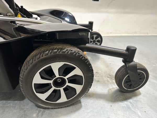 STUNNING 2022 PRIDE JAZZY AIR 2 POWERCHAIR WITH RAISER