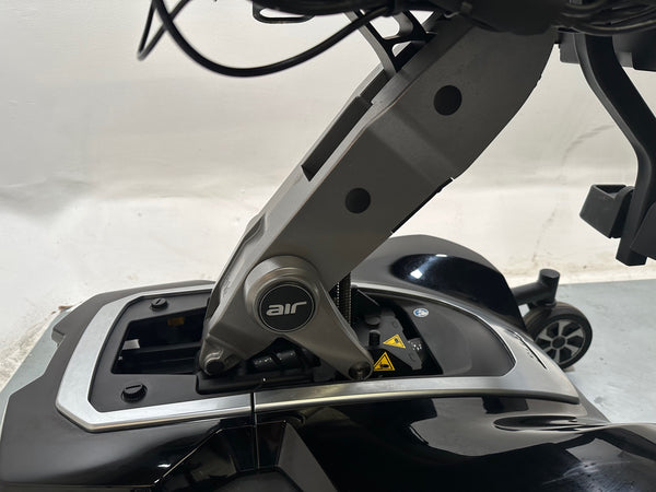 STUNNING 2022 PRIDE JAZZY AIR 2 POWERCHAIR WITH RAISER