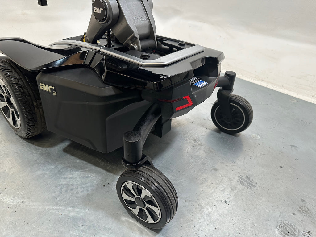 STUNNING 2022 PRIDE JAZZY AIR 2 POWERCHAIR WITH RAISER
