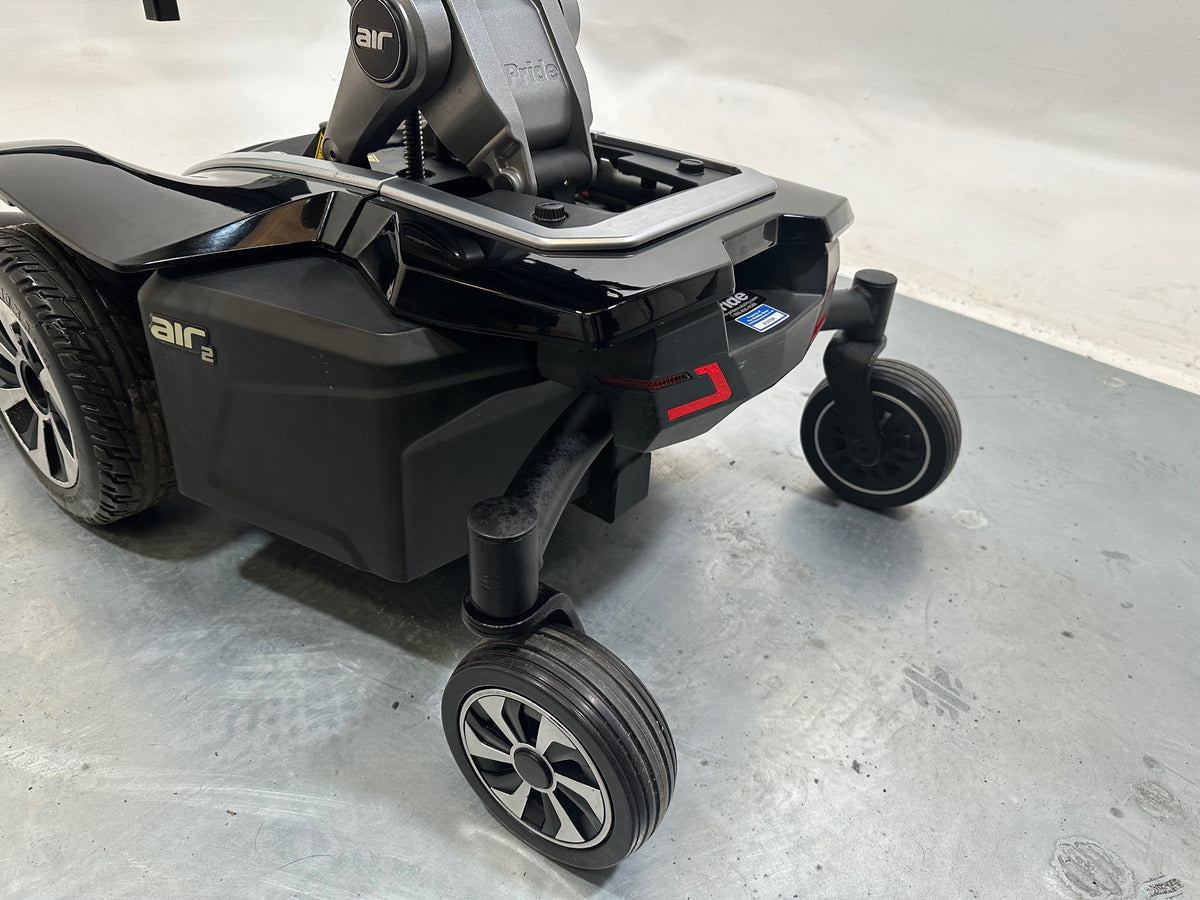 STUNNING 2022 PRIDE JAZZY AIR 2 POWERCHAIR WITH RAISER