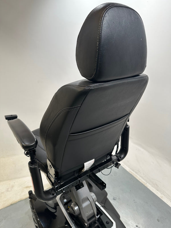 STUNNING 2022 PRIDE JAZZY AIR 2 POWERCHAIR WITH RAISER