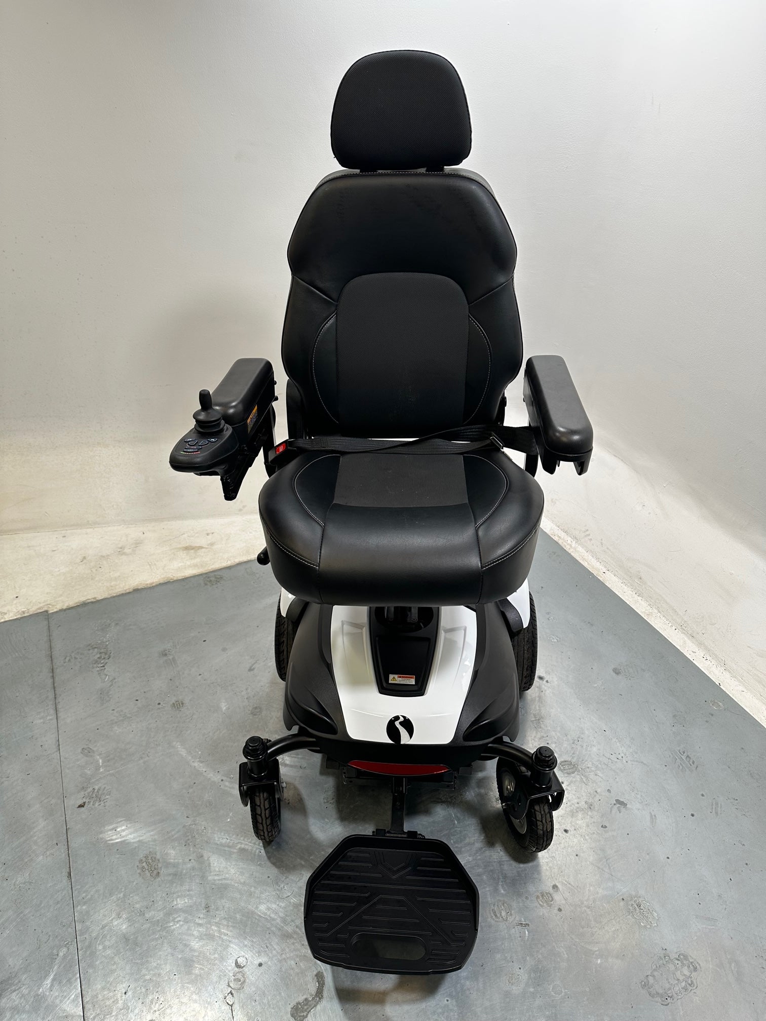 RASCAL RHYTHM SL POWERCHAIR WITH SEAT RAISER AND TURNABOUT EXCELLENT CONDITION Secondary image