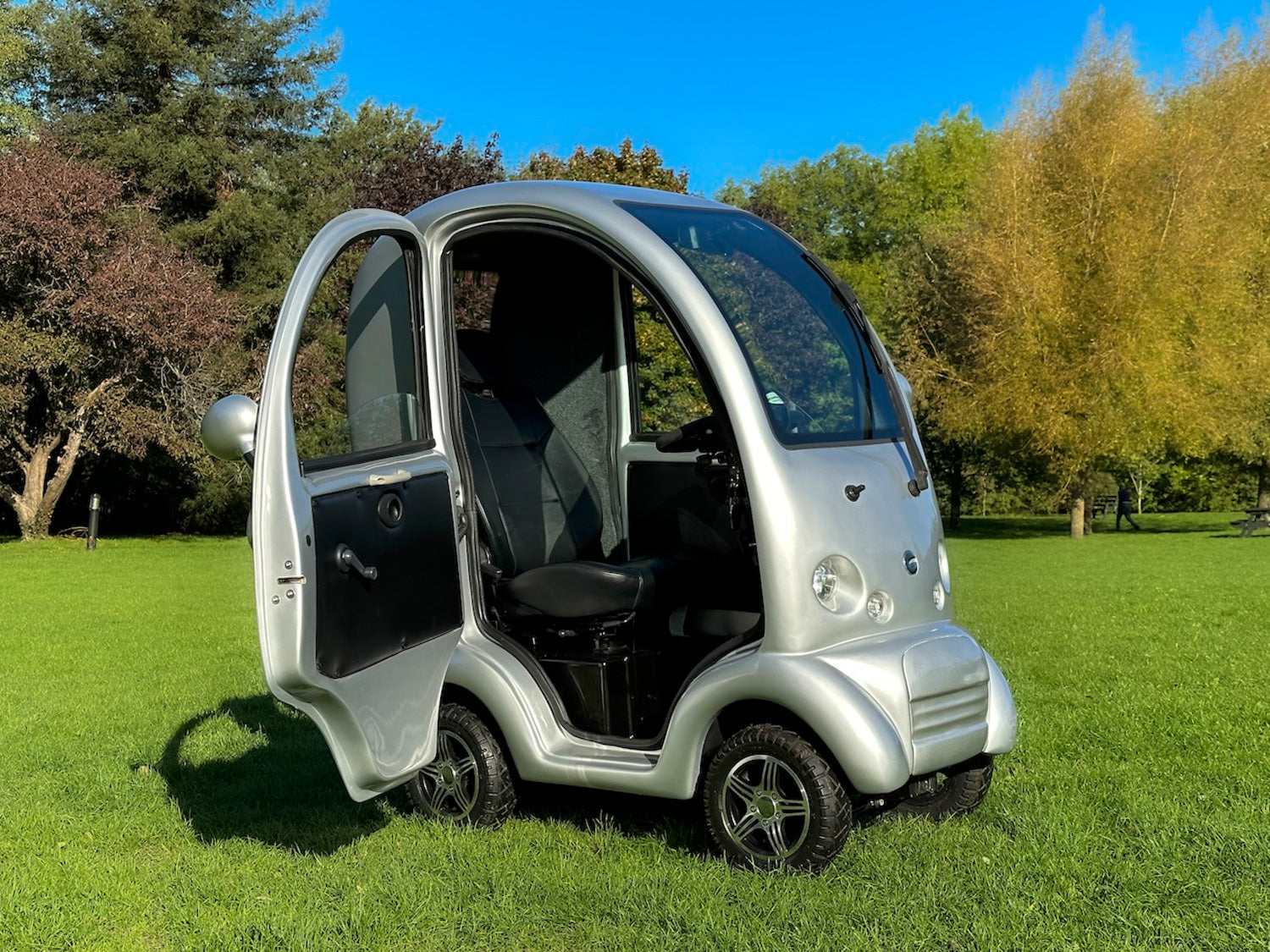 Scooterpac CabinCar MK2 8mph Covered Cabin Car Mobility Scooter Used Road Legal Silver Secondary image