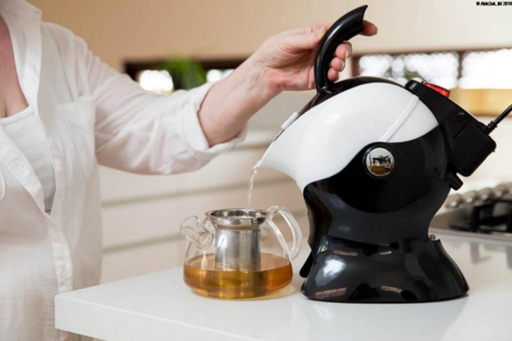 Uccello Kettle – Effortless Pouring. Ergonomic Disability Tipping Aid