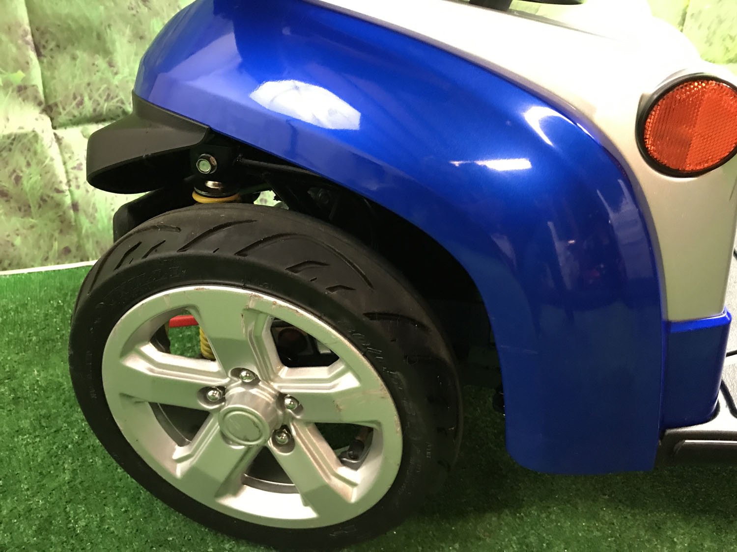 Kymco Agility 8mph Mobility Scooter in BLUE Secondary image