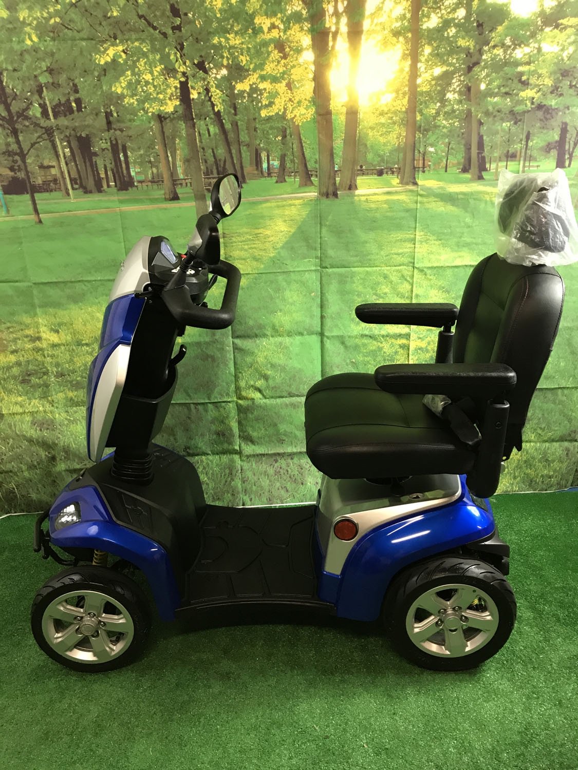 Kymco Agility 8mph Mobility Scooter in BLUE