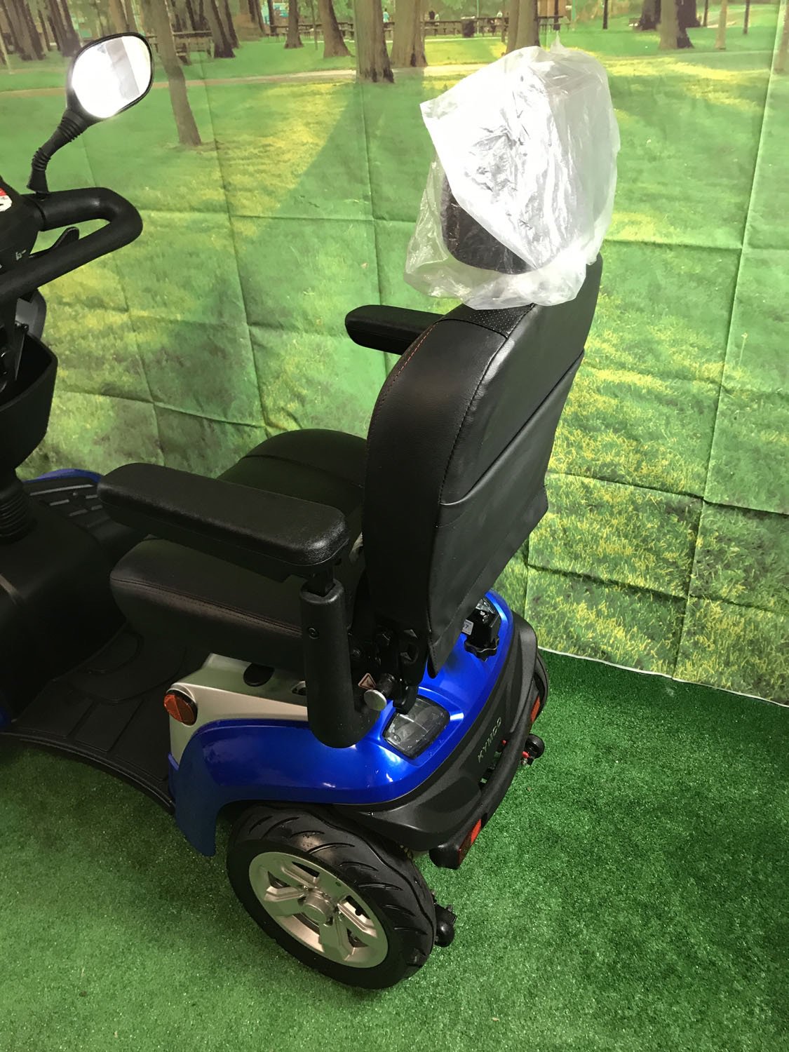 Kymco Agility 8mph Mobility Scooter in BLUE