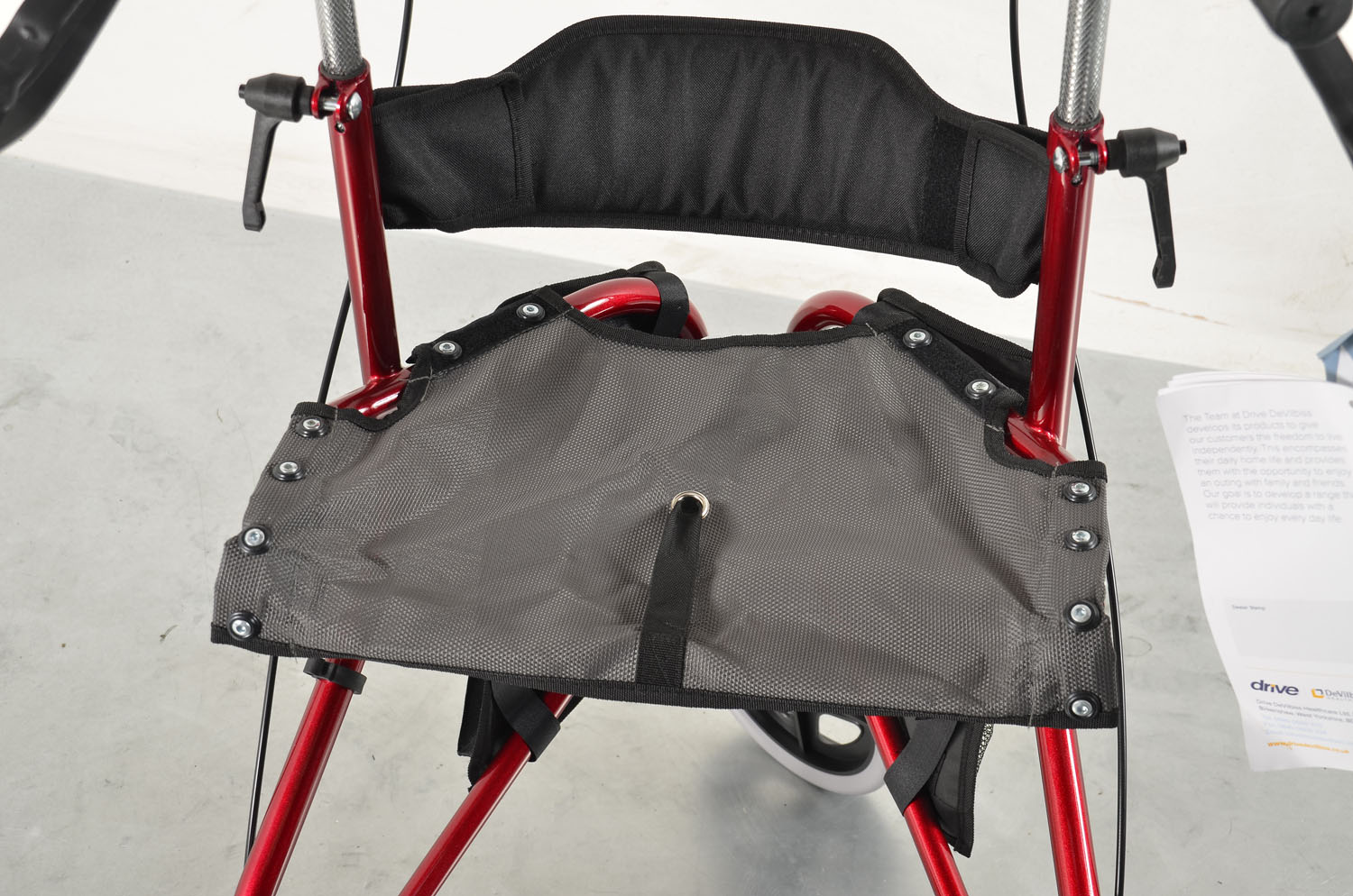 Lightweight Folding 3-Wheel Tri-Walker With Seat. Adjustable Handles. Brakes. Carry bag