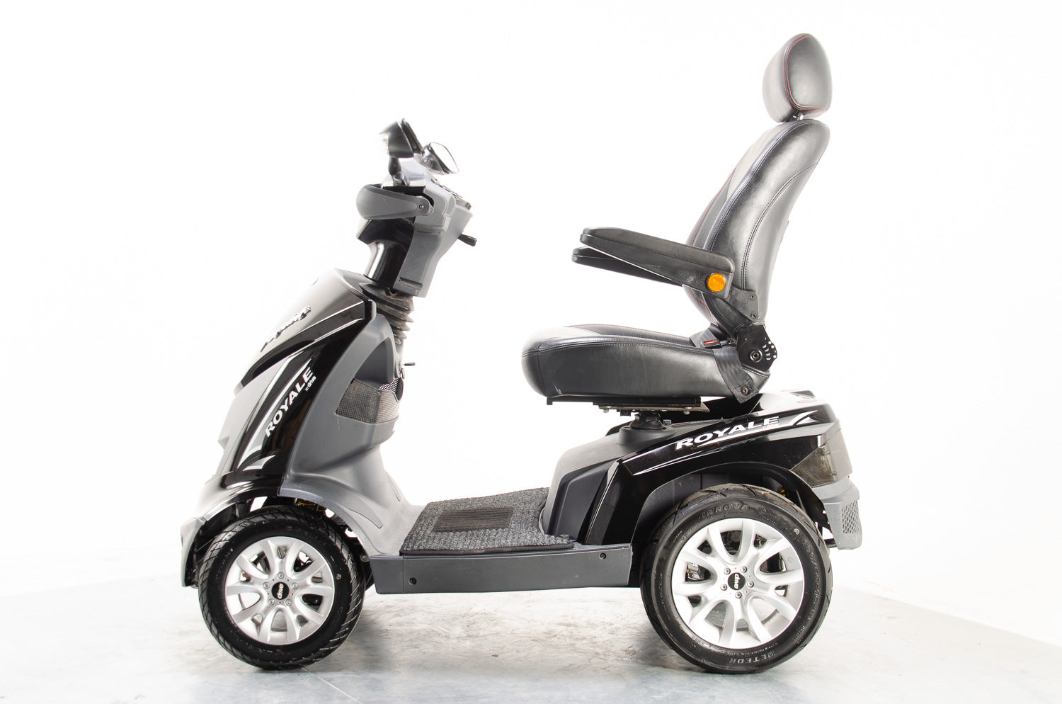 Drive Royale 4 8mph Large Comfort Class 3 Mobility Scooter in Black