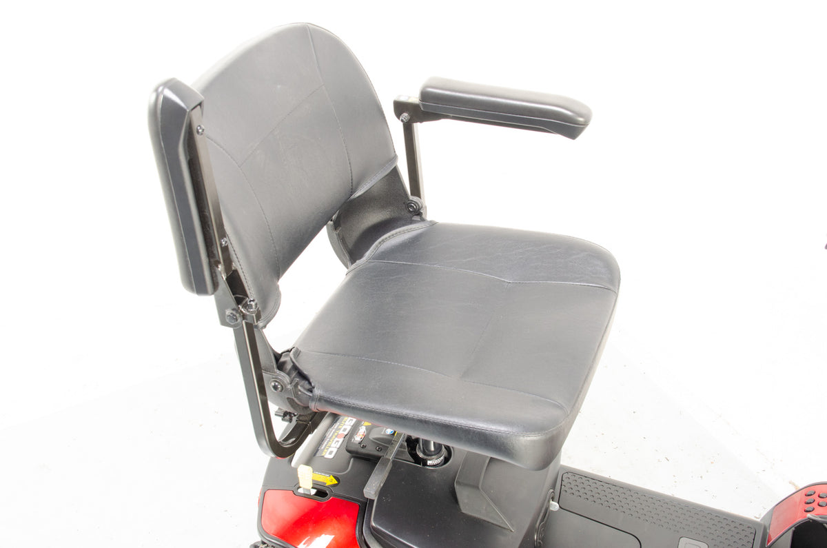 2016 Pride Go-Go Elite Traveller 4mph Transportable Mobility Boot Scooter in Red