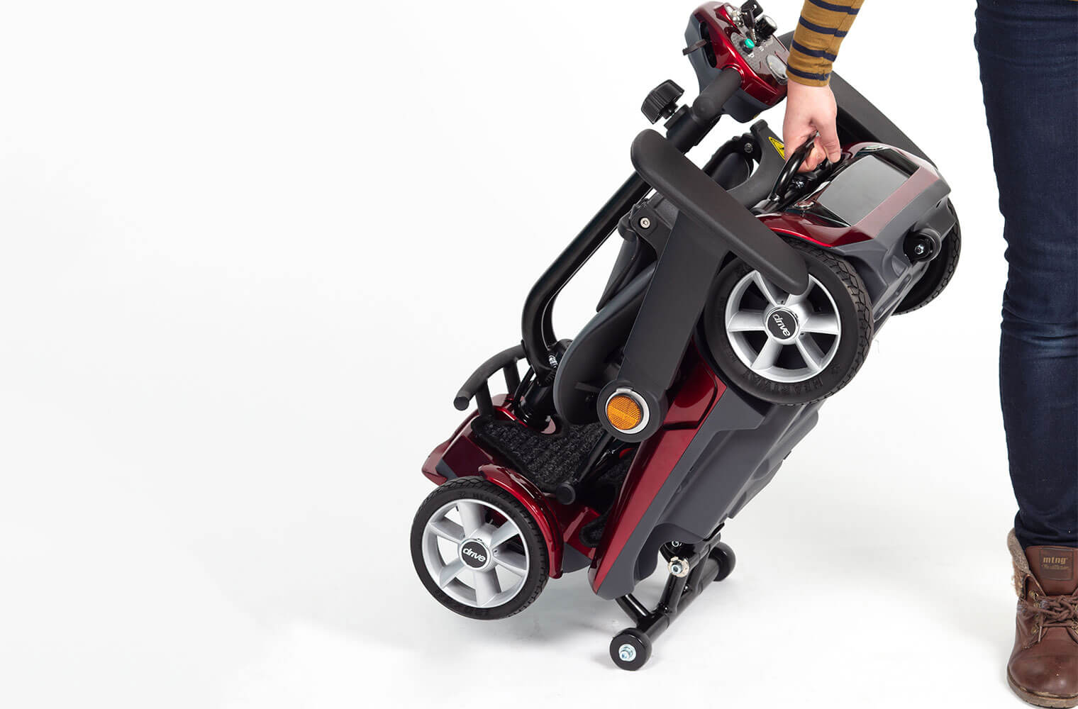 Discovery Pro Ultra Lightweight Auto Folding Electric Mobility Scooter Drive DeVilbiss