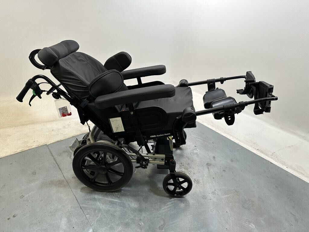 Invacare Azalea Rea with Alber Motor Assist and Leg Raiser Secondary image