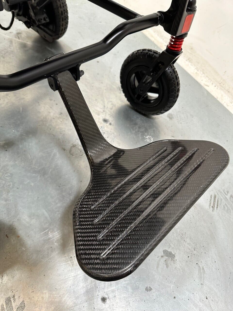Pride iGo-lite Powerchair 2022 Carbon 4mpg Secondary image
