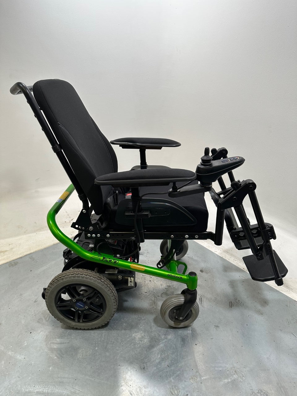 Ottobock A200 Powerchair Electric Wheelchair RWD Green All-Terrain Secondary image